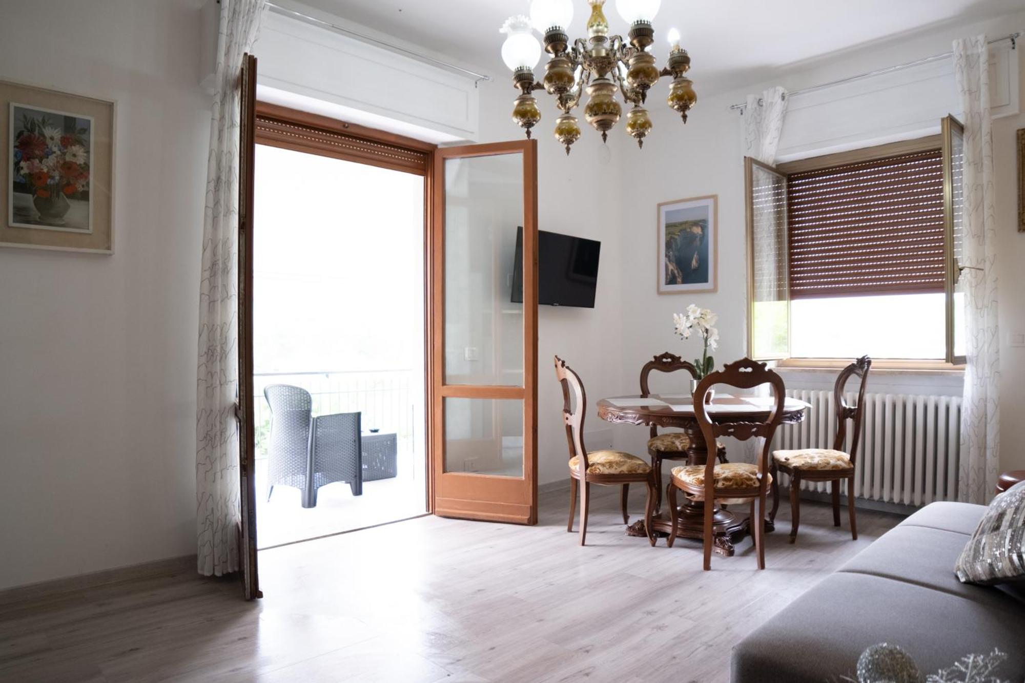 Leggiuno Casa Vacanze Aria מראה חיצוני תמונה